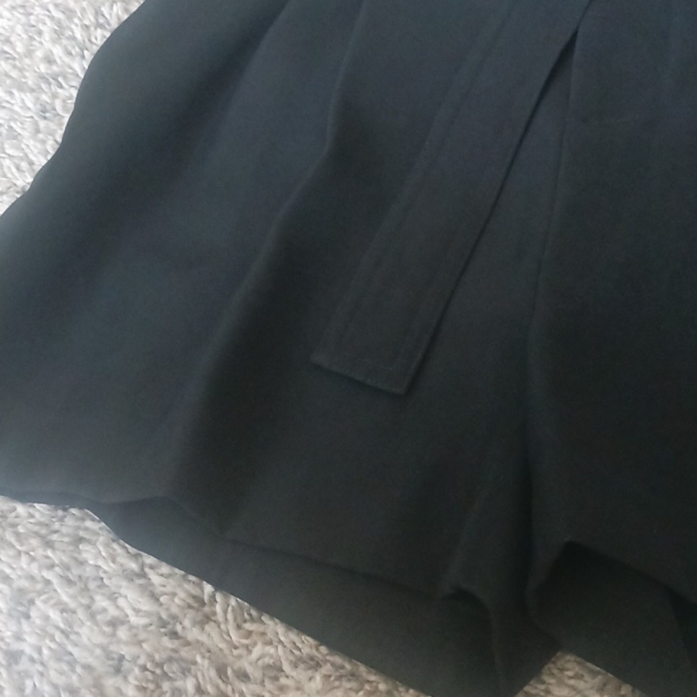 Vince High-Rise Belted Shorts - Picture 10 of 10